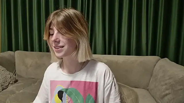 Anan-077 – webcam model profile photo Image 8