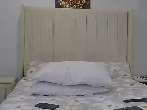 CherryBlossom23 – webcam model profile photo Image 2