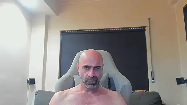 HugeTitties – webcam model profile photo Image 18