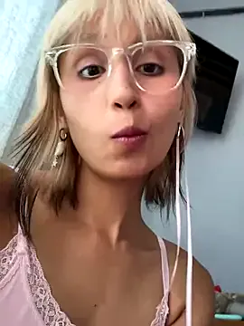 MiaRosel – webcam model profile photo Image 10