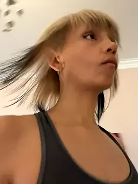 MiaRosel – webcam model profile photo Image 3