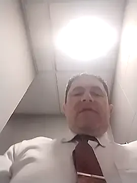 SandiSquirts – webcam model profile photo Image 17