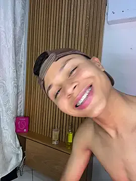 enjohnny – webcam model profile photo Image 9