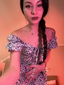 CarolineHailey – webcam model profile photo Image 3