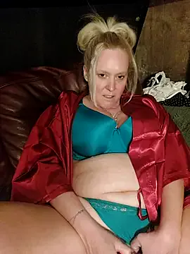 Nyakimgold – webcam model profile photo Image 17