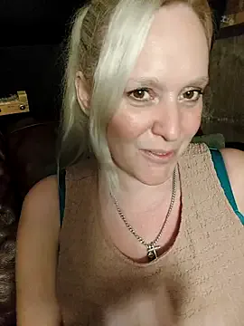 Nyakimgold – webcam model profile photo Image 18