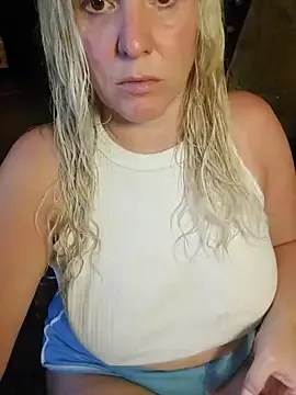 Nyakimgold – webcam model profile photo Image 4