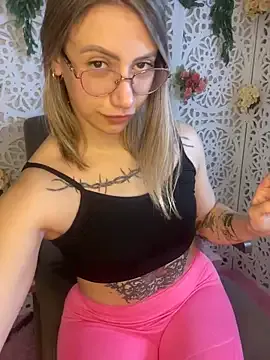 SandiSquirts – webcam model profile photo Image 5