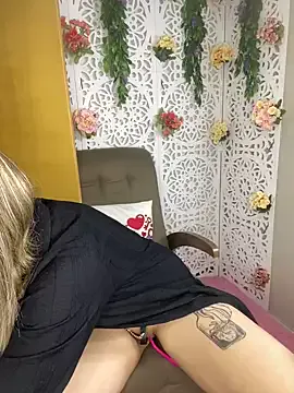 SandiSquirts – webcam model profile photo Image 8