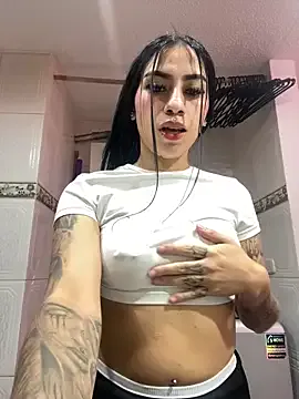 MiraLocks – webcam model profile photo Image 8