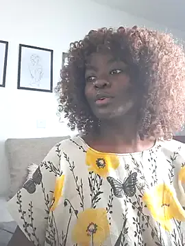 AlannaWeest – webcam model profile photo Image 10