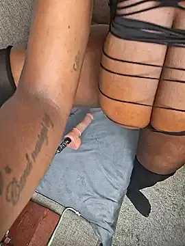 AlannaWeest – webcam model profile photo Image 6