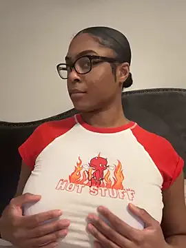sunshinekissxo – webcam model profile photo Image 3