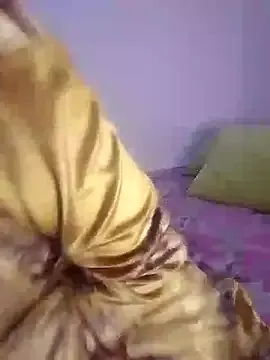 SandiSquirts – webcam model profile photo Image 2