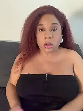 MiraLocks – webcam model profile photo Image 4