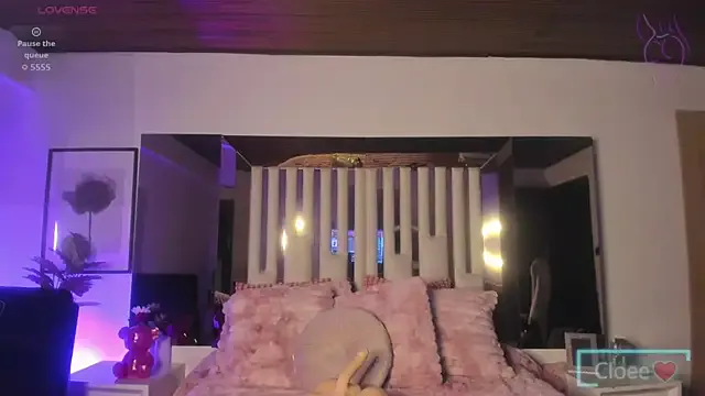 SandiSquirts – webcam model profile photo Image 18