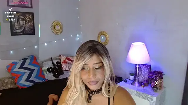 ElyseeXXX – webcam model profile photo Image 4