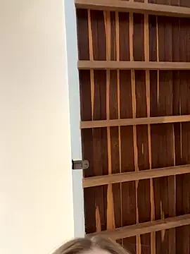 SandiSquirts – webcam model profile photo Image 3