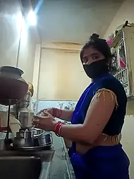 KarinaSanz – webcam model profile photo Image 2