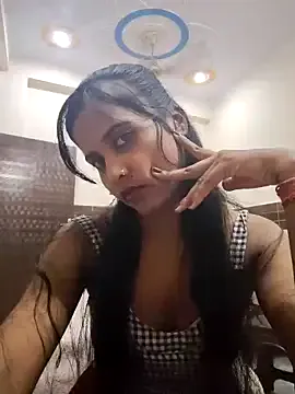 RoxanneMils – webcam model profile photo Image 3