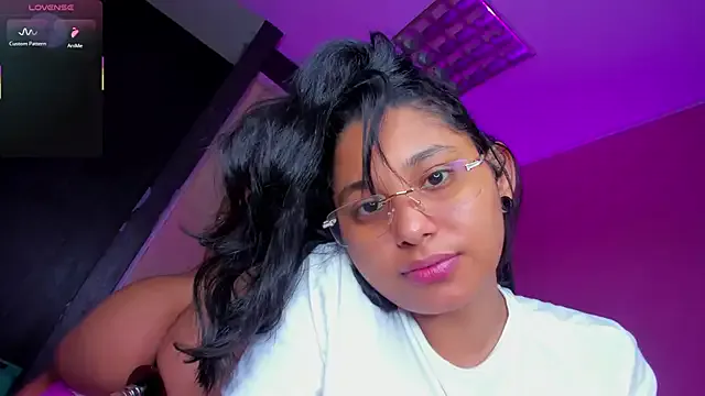 HornyGirlH – webcam model profile photo Image 17