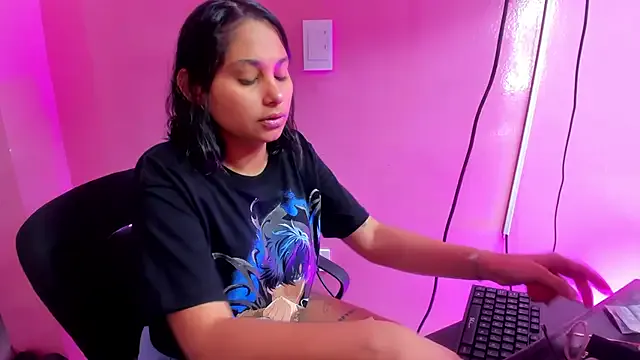 HornyGirlH – webcam model profile photo Image 2