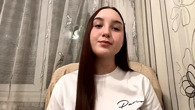 DoggyAsmina – webcam model profile photo Image 3