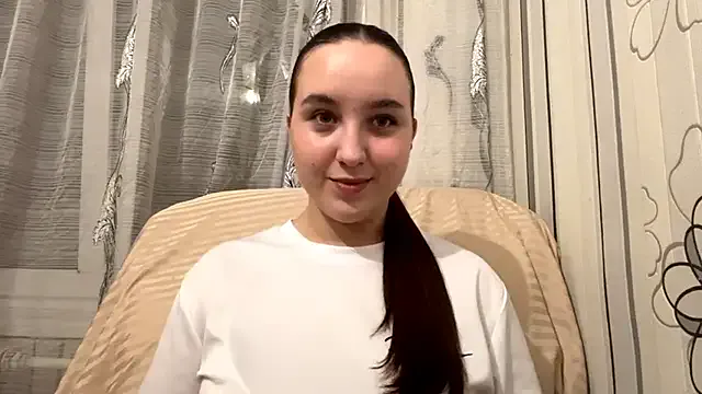 DoggyAsmina – webcam model profile photo Image 6