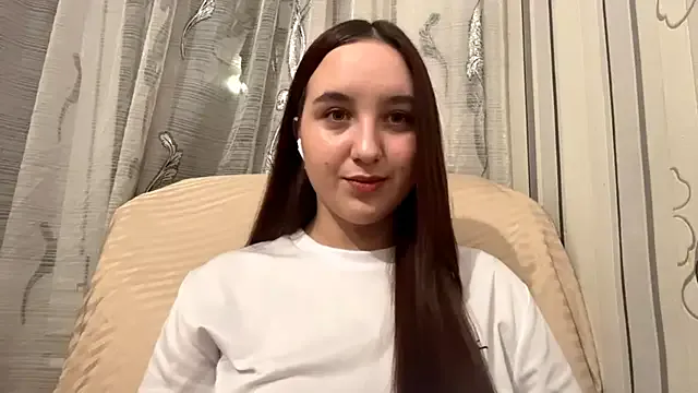 DoggyAsmina – webcam model profile photo Image 7