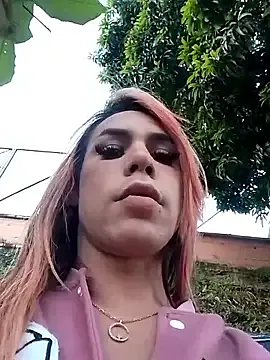 yummy_erika – webcam model profile photo Image 14