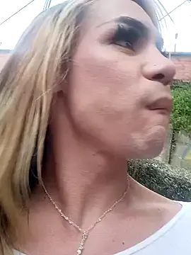 yummy_erika – webcam model profile photo Image 2