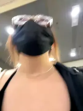 KarolBrand – webcam model profile photo Image 10