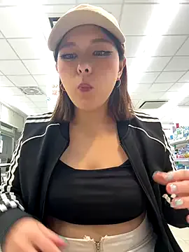 KarolBrand – webcam model profile photo Image 5