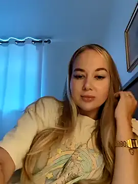 SkylarVoxx – webcam model profile photo Image 2
