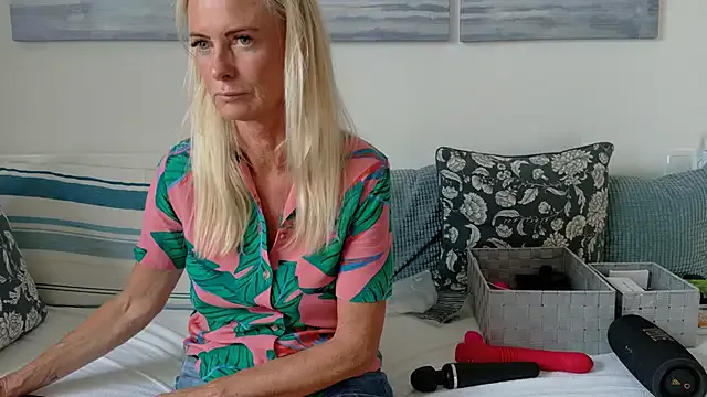 Graceblu – webcam model profile photo Image 6