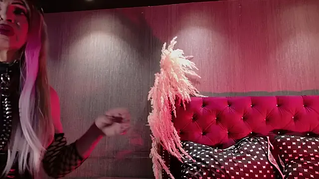 MaddyRomero – webcam model profile photo Image 10