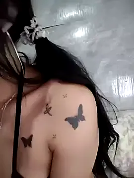 LORAAx – webcam model profile photo Image 17