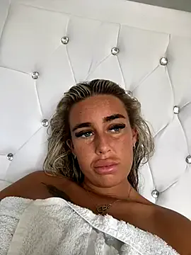 AlexandraWinterr – webcam model profile photo Image 15