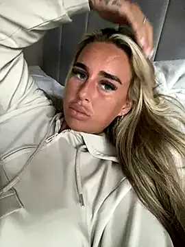 AlexandraWinterr – webcam model profile photo Image 16