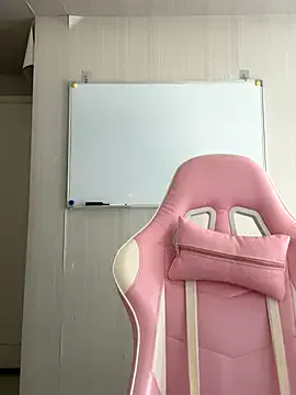 Noya – webcam model profile photo Image 15