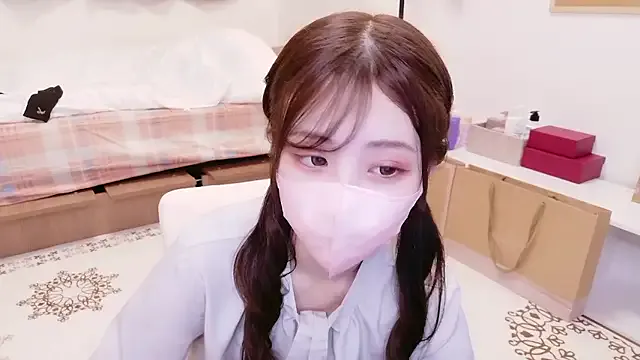 LoraFoxy – webcam model profile photo Image 2