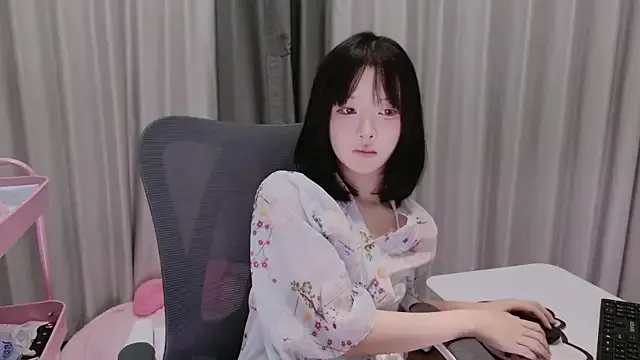 Live with dalichuru on FliCam Image 6