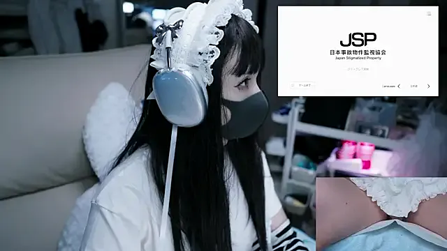 LennaVoss – webcam model profile photo Image 2