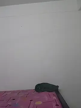 LORAAx – webcam model profile photo Image 16