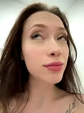 KiaraRouge – webcam model profile photo Image 3