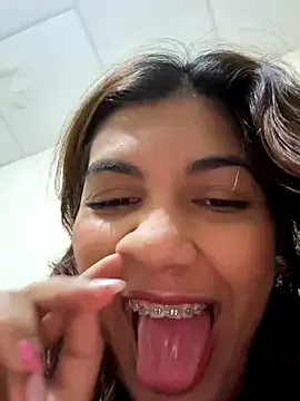 Nura_n_Sarah – webcam model profile photo Image 18
