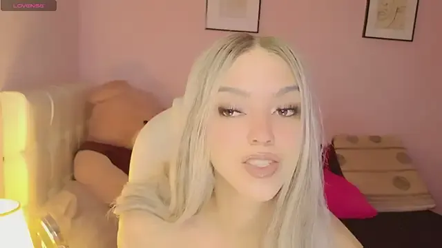 LauraJean – webcam model profile photo Image 4