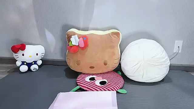 AthenaStar – webcam model profile photo Image 18