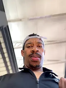 FerLenns – webcam model profile photo Image 5