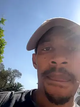 FerLenns – webcam model profile photo Image 6